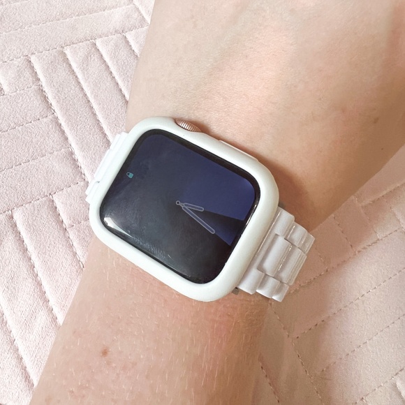 White Resin Link Apple Watch Strap (38/40/41mm) - Picture 2 of 3